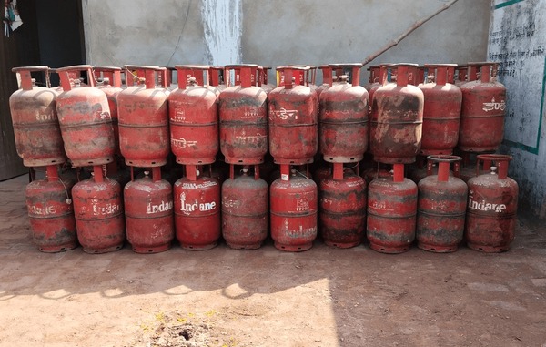 గ్యాస్ సబ్సిడీ వినియోగదారులకు బిగ్ అలర్ట్! E-KYC చేయకపోతే మీ సబ్సిడీ శాశ్వతంగా కట్!