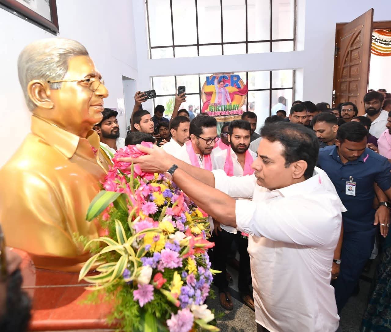 దీక్షా దివస్‌లో కేటీఆర్ ఆగ్రహం: కాంగ్రెస్‌పై తీవ్రమైన విమర్శలు