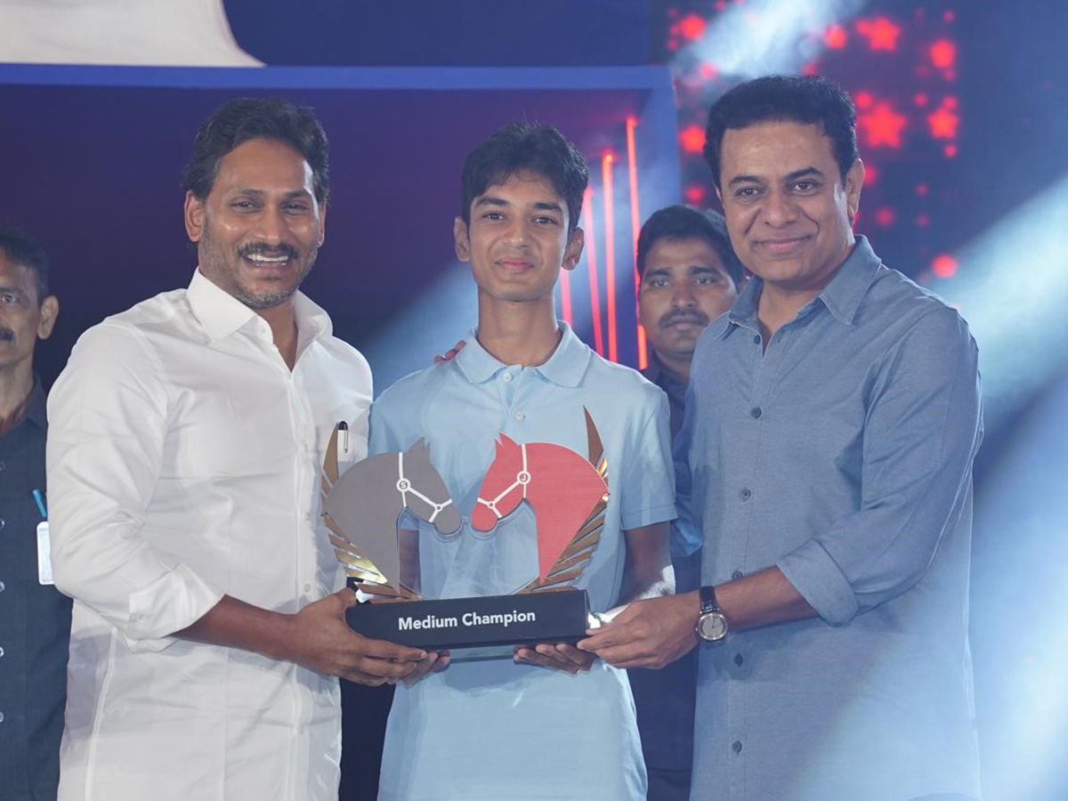 బెంగళూరులో సర్జ్ ఈక్వెస్ట్రియన్ లీగ్‌ ముగింపు వేడుకలు – హాజరైన వైఎస్ జగన్, కేటీఆర్