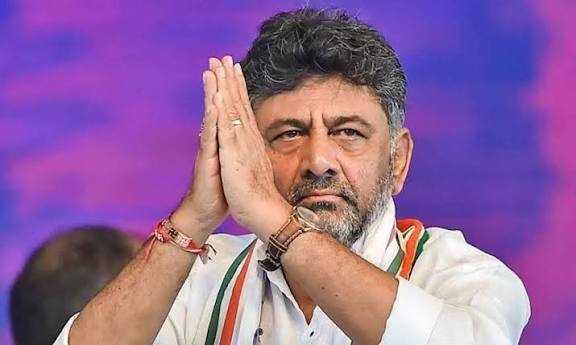సీఎం–డిప్యూటీ సీఎం మధ్య దూరం? బహిరంగ వేదికపై మారిన వాతావరణం