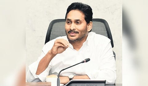 రేపు జగన్ ప్రెస్ మీట్: తాడేపల్లిలో కీలక వ్యాఖ్యలకు ఆసక్తి