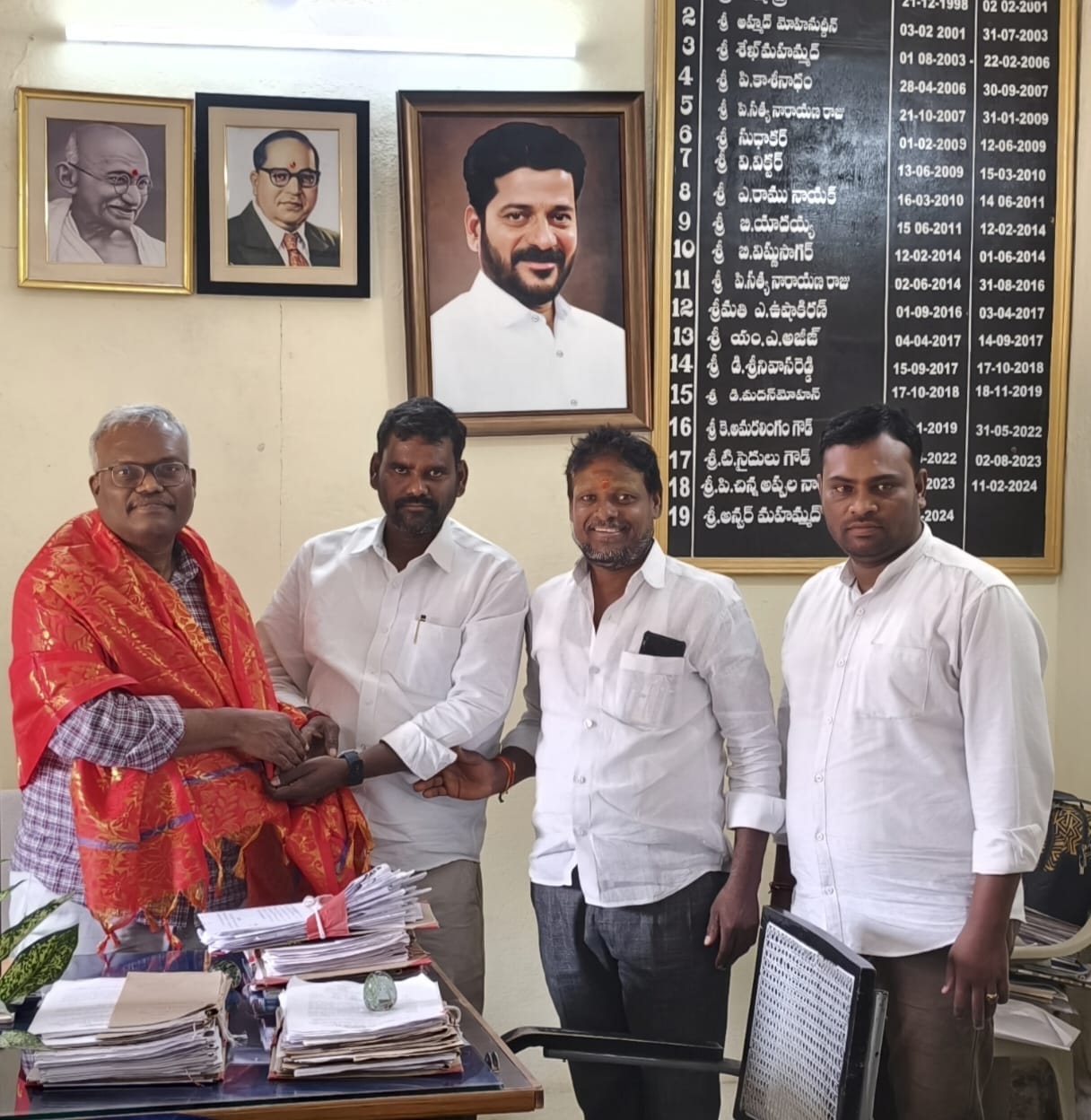 రంగారెడ్డి జిల్లా ఉత్తమ ఎంఆరోగా షాబాద్ ఎంఆరో అన్వర్ ఎంపిక – కోళ్ళ యదయ్య ఘన సన్మానం
