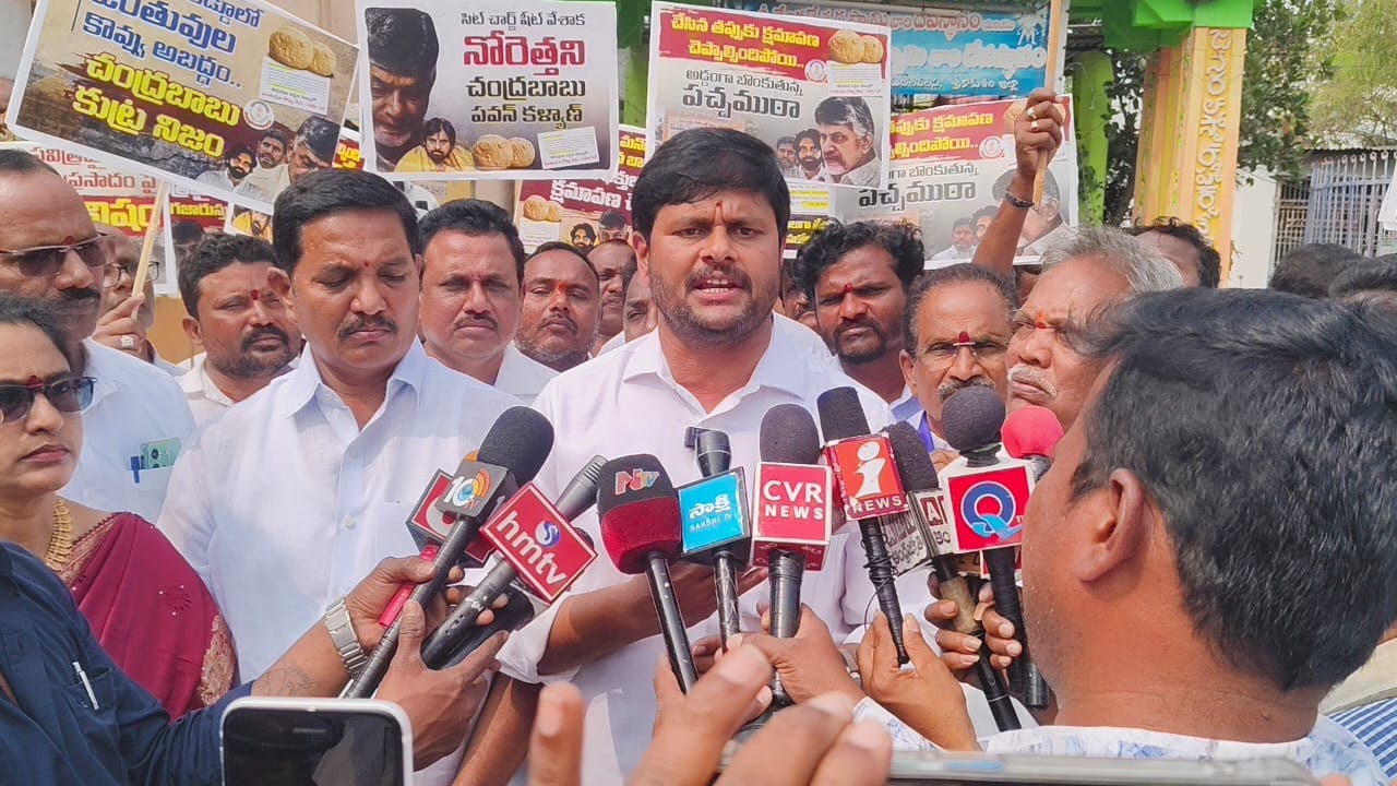 లడ్డు ఆరోపణలు అసత్యమా? కోర్టు పరిణామాల మధ్య ఆమదాలవలసలో రాజకీయ హాట్ టాపిక్