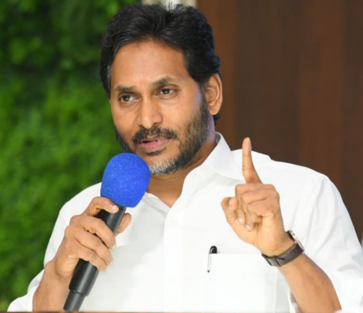 ​క్యూ లైన్లలో జనం లేరు.. మరి లక్షల ఓట్లు ఎక్కడి నుంచి వచ్చాయి? కూటమి కుట్రలను బట్టబయలు చేసిన వైఎస్ఆర్ సీపీ!