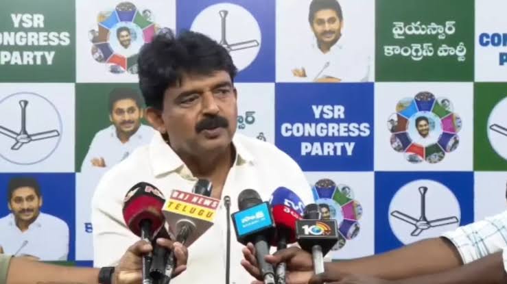 వైఎస్సార్సీపీ నేతలపై వరుస దాడులు.. రాష్ట్రపతి పాలన కోరిన పేర్ని నాని”
