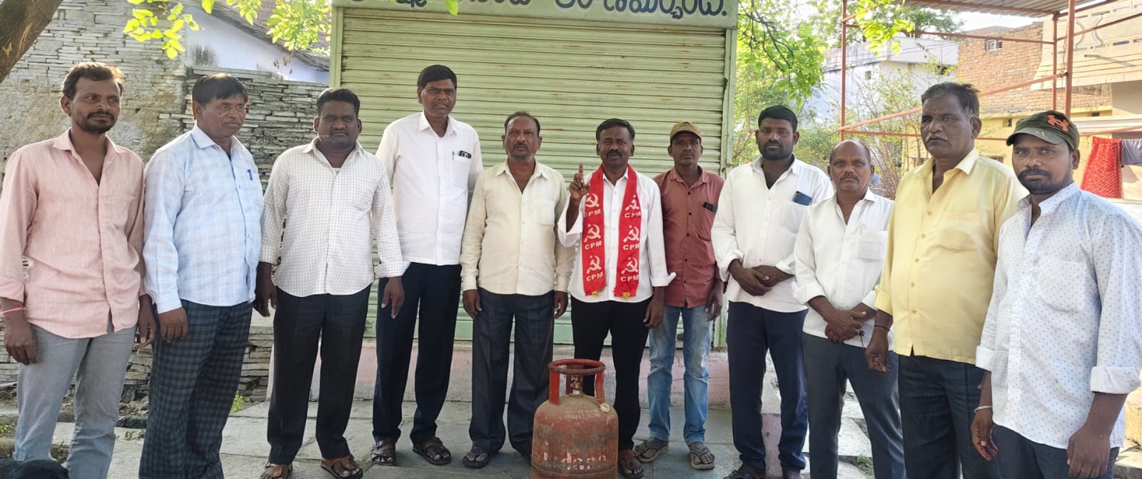 ​ట్రంప్ కోసం దేశాన్ని తాకట్టు పెడతారా? గ్యాస్ ధరల పెంపుపై మోడీకి సీపీఎం సూటి ప్రశ్న!