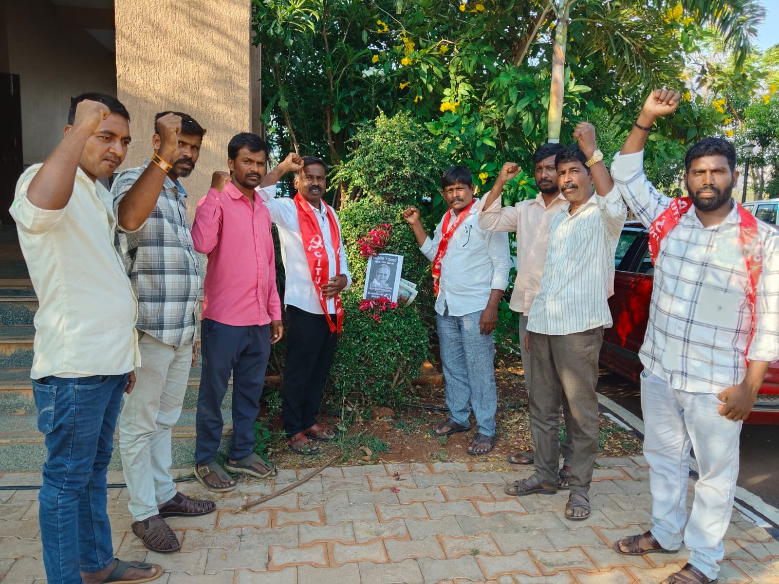 ప్రభుత్వానికి సీఐటీయూ వార్నింగ్: కాంట్రాక్ట్ ఉద్యోగులకు రూ. 26 వేల కనీస వేతనం ఇవ్వాల్సిందే!”