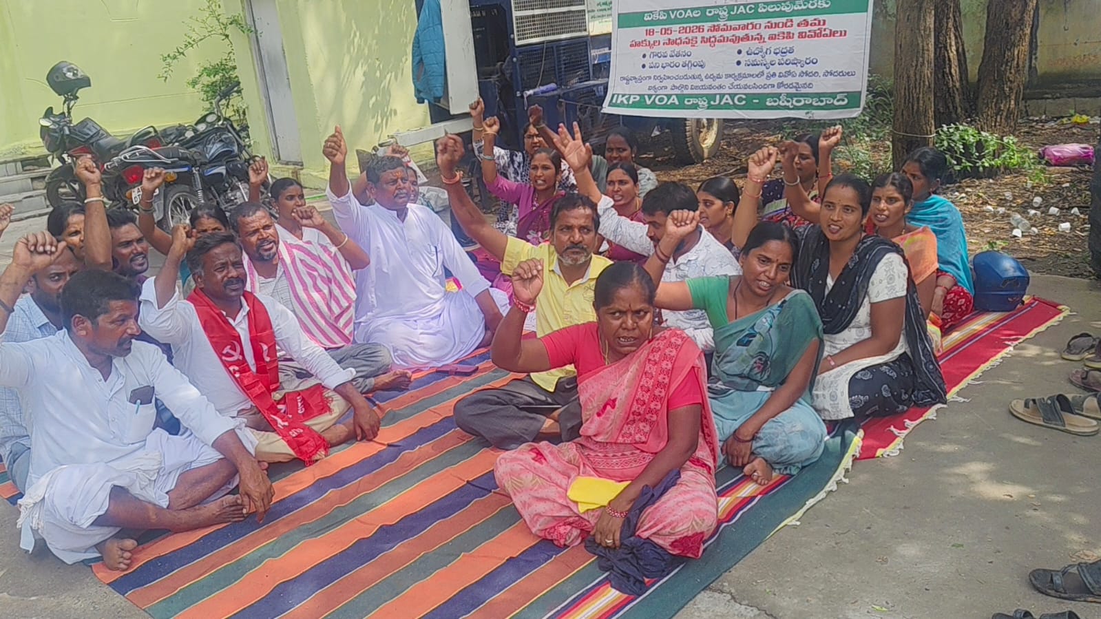 కాంగ్రెస్ ప్రభుత్వం ఇచ్చిన ఎన్నికల హామీలు నెరవేర్చే వరకు పోరాటం ఆగదని సిఐటియు (CITU) హెచ్చరిక