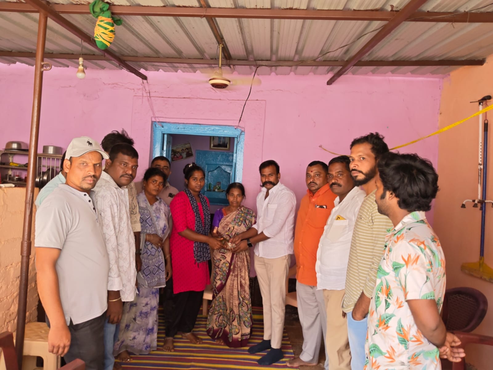 అనాథ ఆడబిడ్డకు అండగా తెలంగాణ భీమ్ ఆర్మీ చీఫ్ సిద్దు రావణ్.. జహీరాబాద్‌లో పెద్దన్నలా ఆర్థిక సాయం