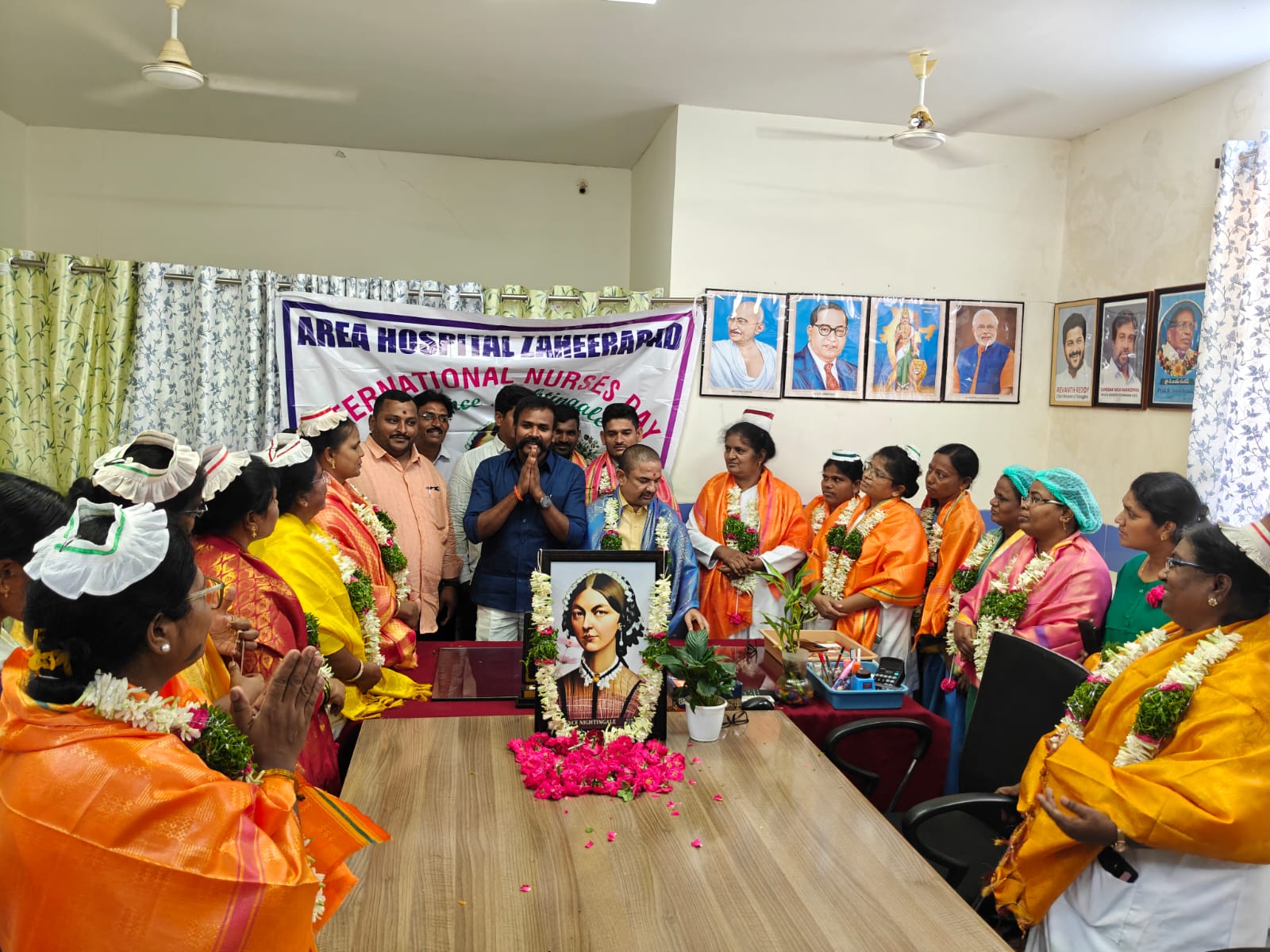 ప్రాణదాతలకు ఘన సత్కారం: నర్సులను సన్మానించిన తెలంగాణ భీమ్ ఆర్మీ చీఫ్ సిద్దు రావణ్