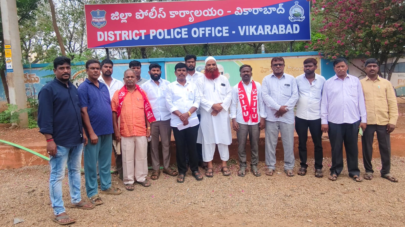 ప్రజా హక్కుల కోసం గళమెత్తిన ప్రజాసంఘాలు: సెక్షన్ 30 సడలింపు, రాంప్రసాద్ ముదిరాజ్ హత్యాయత్నం కేసులో నిందితుల అరెస్టుకు వికారాబాద్ ఎస్పీకి వినతి
