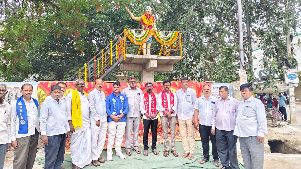 తాండూరులో ఘనంగా దొడ్డి కొమురయ్య 80వ వర్ధంతి దొరల గడీల ముందు తలవంచని ఆత్మగౌరవ కిరీటం కి ప్రజా సంఘాల ఘన నివాళి